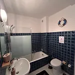 Spacious Centre شقة *